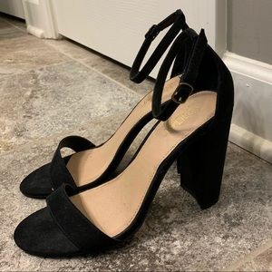 Simple black heel